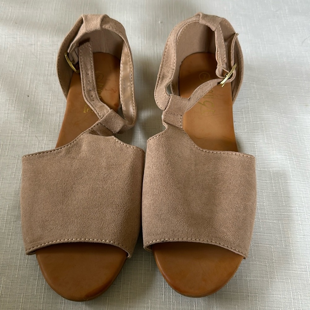 Brand new Sandals size 7